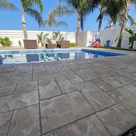 Angel - Exotic 200m From Semesterbostad