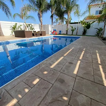 Angel - Exotic 200m From * Paralimni