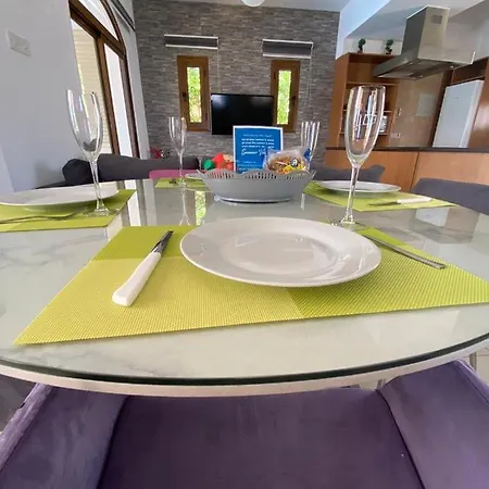 Angel - Exotic 200m From Semesterbostad Paralimni